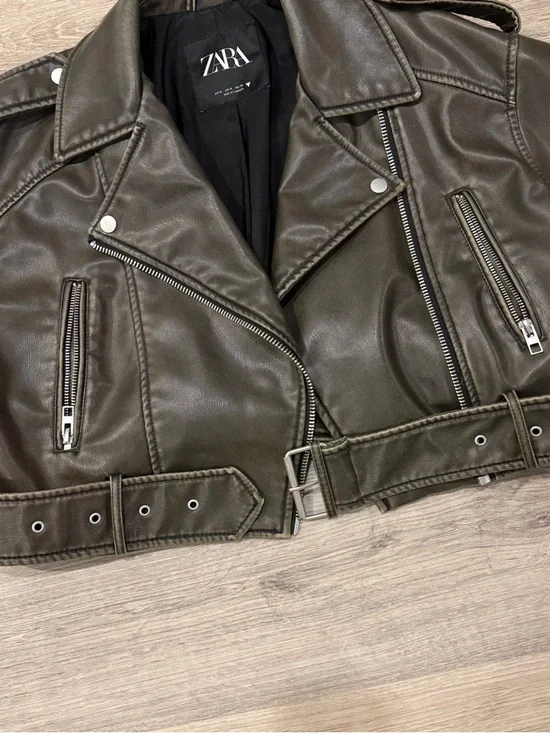 ZARA Cropped Olive Faux Leather Moto Jacket with Belt - Picture 4 of 5